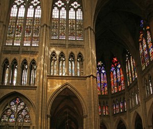 Zicht op het noordelijke transept en koor